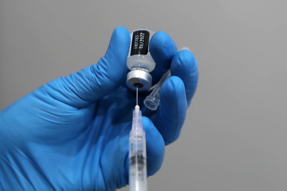 OMS recomienda extender el uso de la vacuna de Pfizer a menores de 12 años