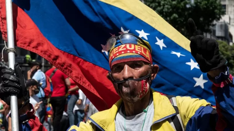 Qué hay detrás de los cambios de política de EE.UU. hacia Cuba y Venezuela