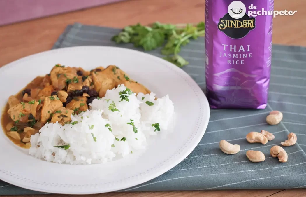 Pollo al curry con arroz thai
