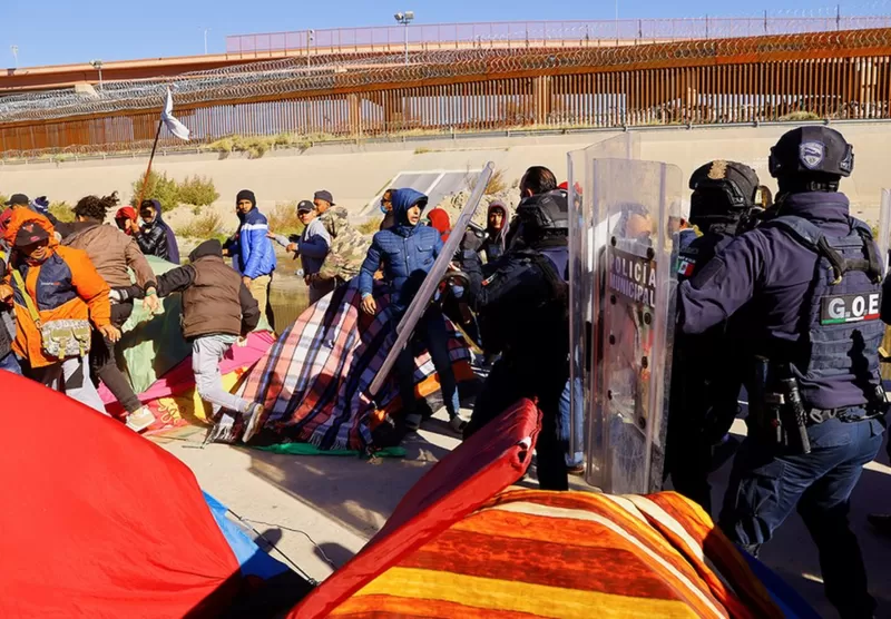 Desalojan el campamento improvisado en Ciudad Juárez en el que migrantes venezolanos llevaban mas de un mes esperando cruzar a EE.UU.