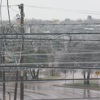 Residentes de Austin molestos por prolongado corte de la electricidad