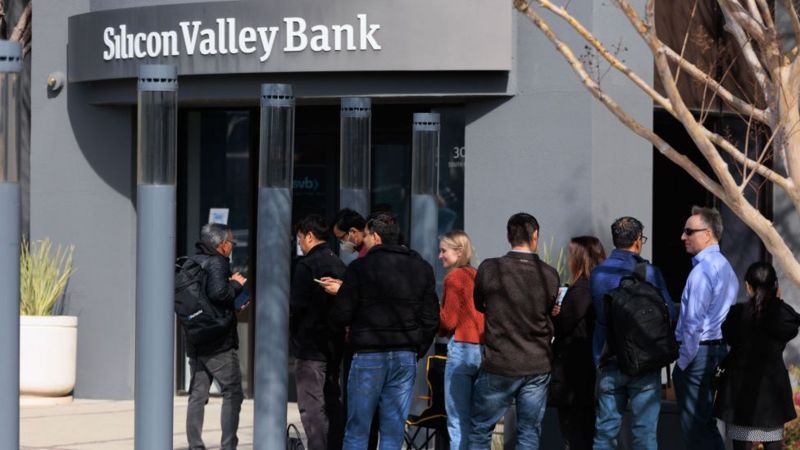 Qué es el “riesgo moral” y por qué se usa para cuestionar rescates bancarios como los de Credit Suisse y Silicon Valley Bank